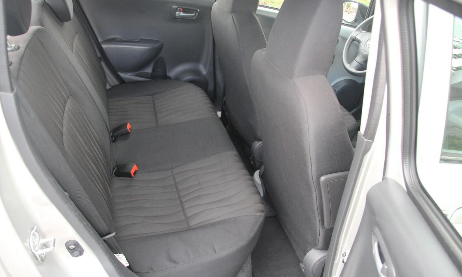 Nissan Pixo zilver - 1.0i slechts 27000km!!!