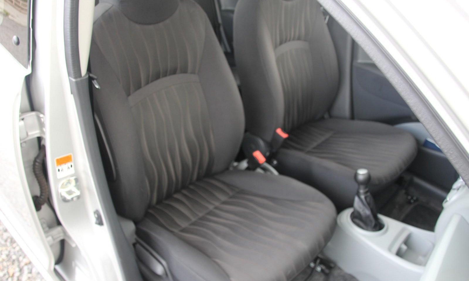 Nissan Pixo zilver - 1.0i slechts 27000km!!!