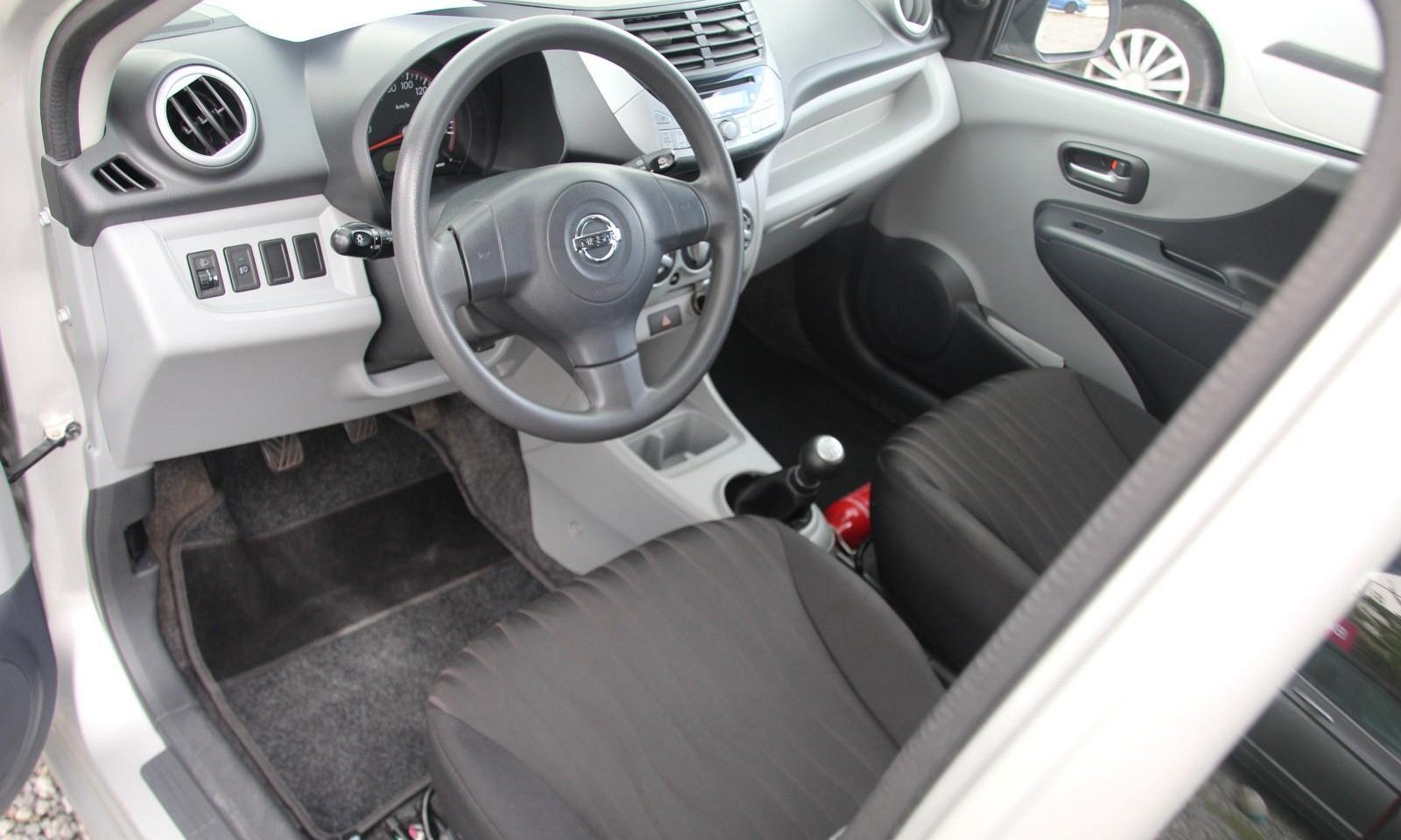 Nissan Pixo zilver - 1.0i slechts 27000km!!!