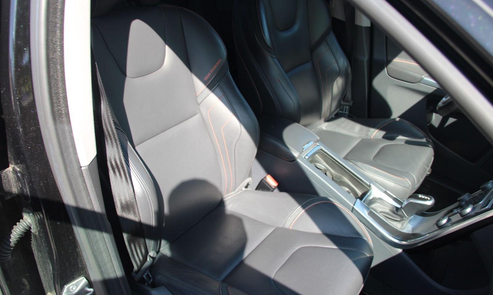 Volvo XC60 - 2.0D / airco / navi / parkeercamera